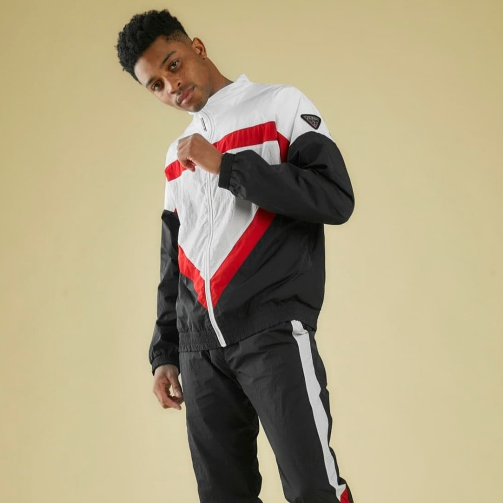 New GUESS Men's Sporty Triangle Logo Windbreaker